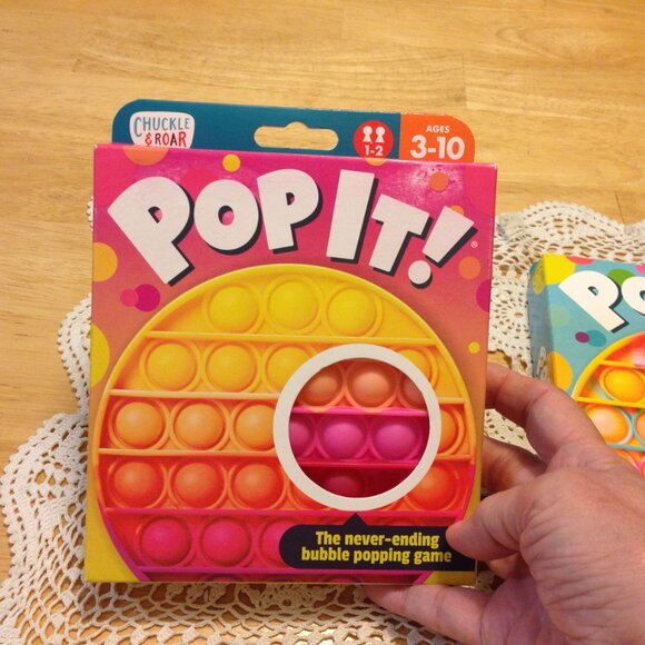 Pop It! Bubble toy bundle, two new Chuckle and Roar bubble popping games - Picture 3 of 9